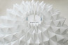 Modular Faceted Ball 50 primer plano paneles plegados, iluminación elegante