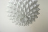 Modular Faceted Ball 50 apagada, estructura plegada detallada