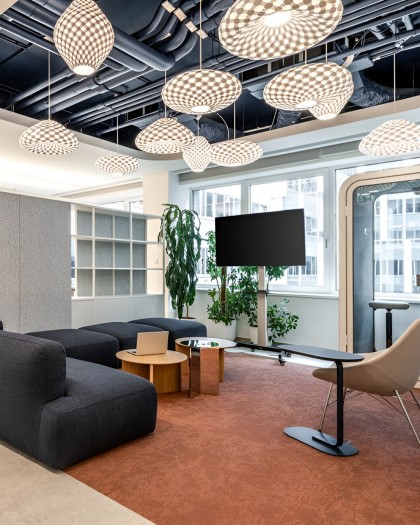 Minimalist office design lighting – Nilfisk HUB Budapest