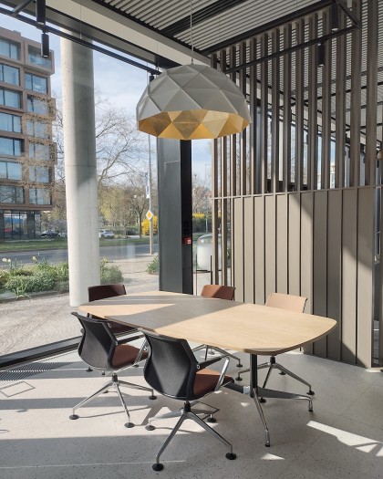 ADAMLAMP gold chandelier – modern office lighting