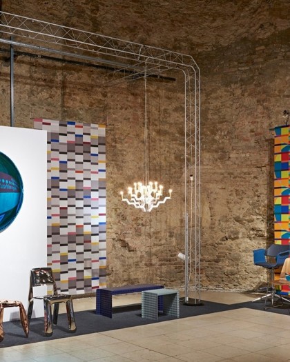 Elegant white gold chandelier with eighteen light bulbs, featuring a modern design and decorative illumination for any space.