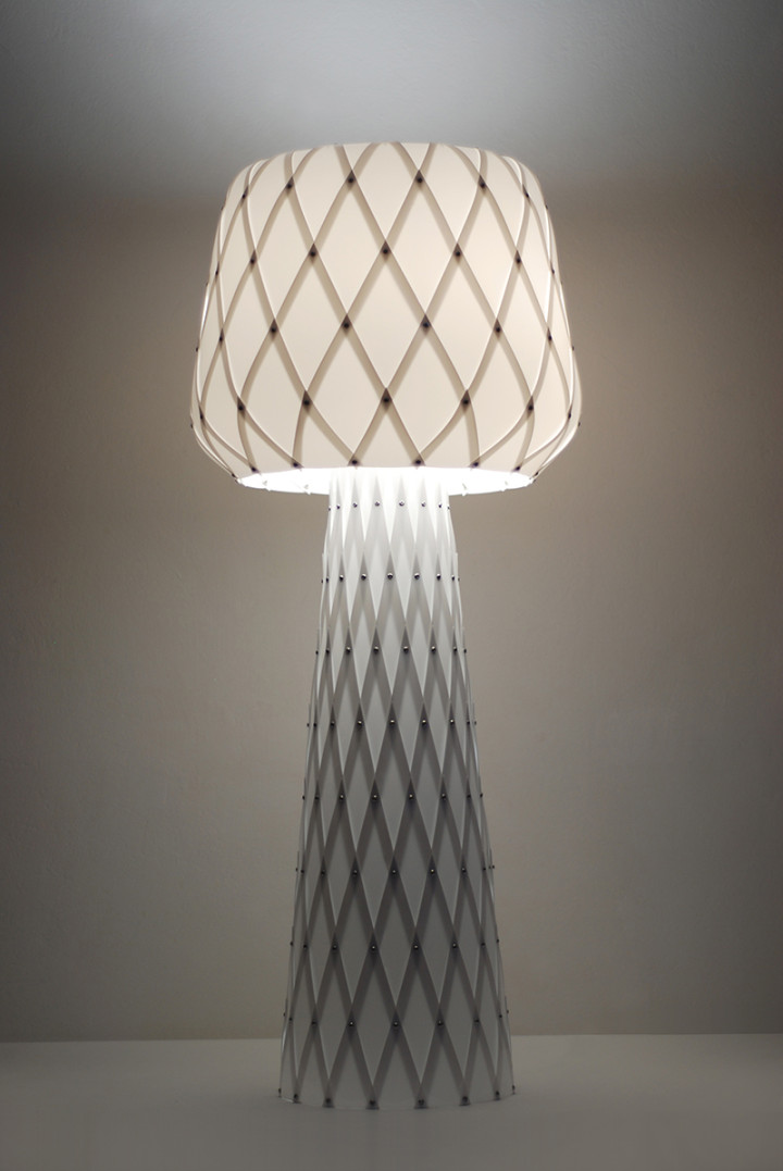 Diamond Grid Table Light light 100, light on, illuminated grid structure