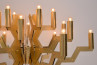 Arm 18 Chandelier Gold 75 Nutida ljuskrona med lyxig förgylld finish