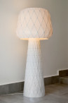 Diamond Grid Floor Light 160 – Handmonterad vit lampa