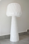 Diamond Grid Floor Light 160 – Ren vit modern lampa